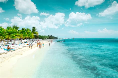 14 Best Public Beaches in Cozumel That Are Free (2024)