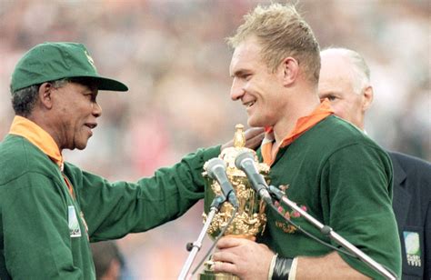 Le jour où Pienaar et Mandela ont soulevé la Webb-Ellis Cup ensemble ...