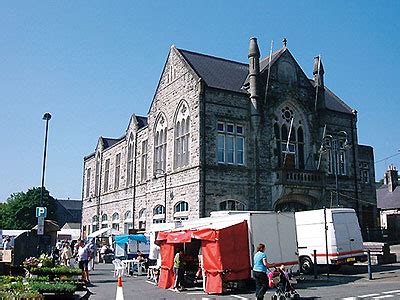 Llangefni Photo Gallery - A view of Llangefni Town Hall on Bulkley Square