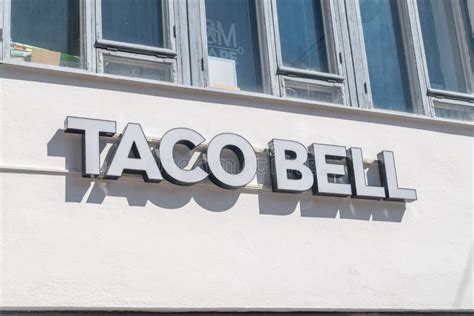 Taco Bell Sign on Taco Bell Restaurant Editorial Photography - Image of ...