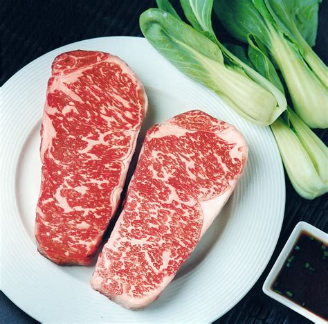 Wagyu vs Kobe Beef - What's the difference? : Steak University