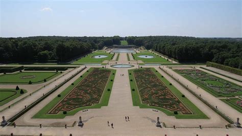 Vaux le Vicomte – The Squirrel’s Great Legacy - The Garden Visitor