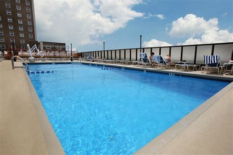 Tropicana Atlantic City Pool: Pictures & Reviews - Tripadvisor