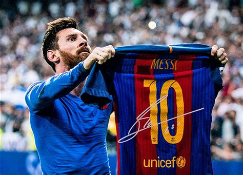 Lionel Messi, FC Barcelona, Signiertes Foto „Iconic Classico ...