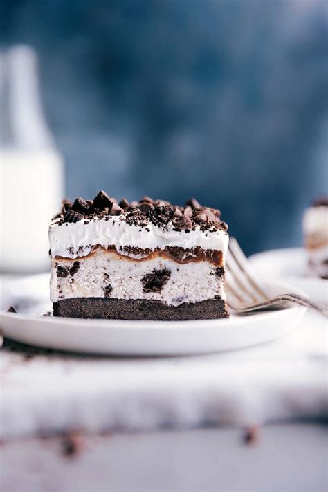 Oreo Ice Cream Cake (5 Ingredients!) | Chelsea's Messy Apron