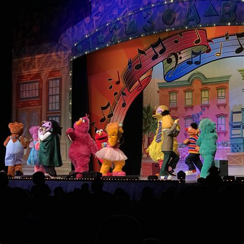 Sesame Street Live! Review - Gone with the twins