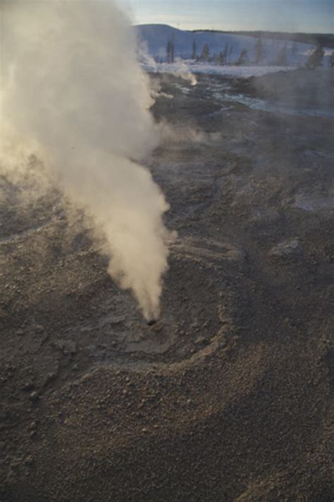 Winter in Yellowstone - CBS News