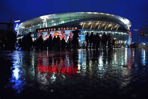 #Emirates Stadium on a rainy night. #Liverpool | my gym | Pinterest ...