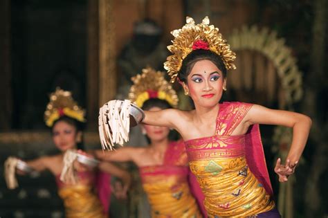 Pendet dance : The mythical beauty of Balinese dance - Trevindos