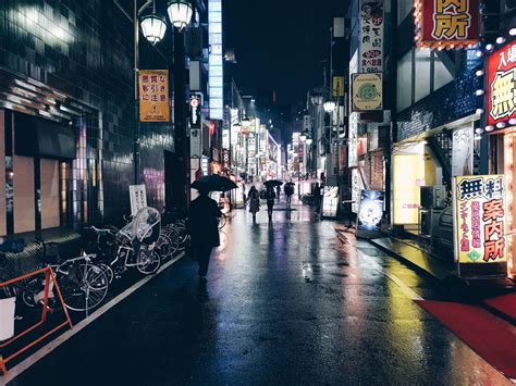 Shot I took of a rainy Tokyo street : r/raining