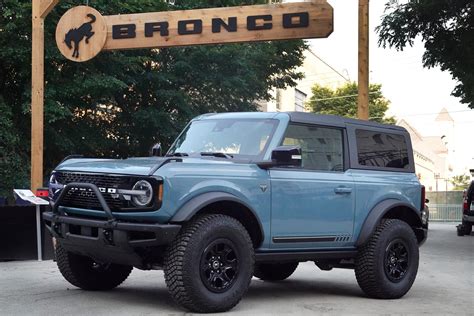 2021 Ford Bronco Parking Lot Pile Up: You Might Have to Wait Until 2022 ...