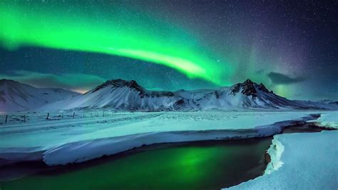 Watch a Beautiful Time-Lapse of the Glowing Aurora Borealis | Mental Floss