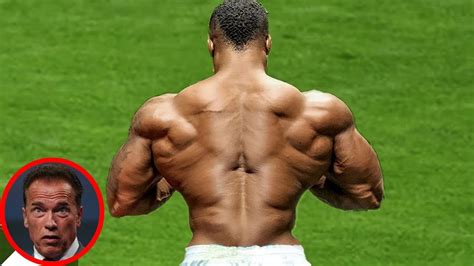 12 Strongest NFL Athletes Who Look Like Bodybuilders - YouTube