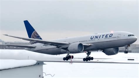 United Boeing 777-200ER (B772) landing & departing Montreal (YUL/CYUL ...