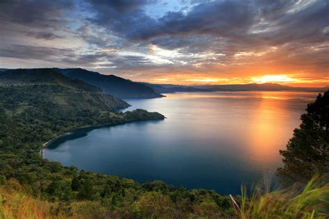 Discover Lake Toba: From Its Blue Waters to the Rich Batak Culture ...