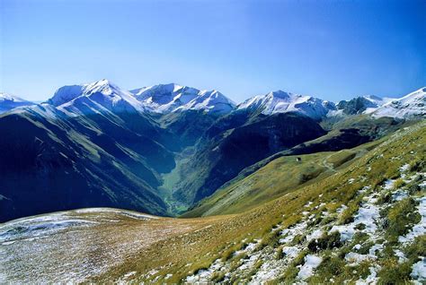 2,000 meter peaks of the Apennine Mountains : Climbing, Hiking ...