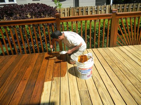 Guide and Tips for Choosing The Right Exterior Paint for Wood