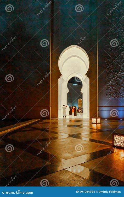 The Nights View of Sheikh Zayed Grand Mosque in Abu Dhabi City, United ...