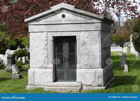 Tomb In Cemetery Royalty Free Stock Image - Image: 2584216