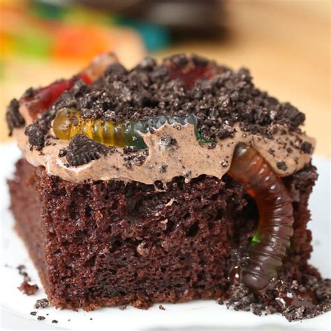 Easy Dirt Cake Recipe With Gummy Worms And Oreos | The Cake Boutique