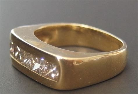 At Auction: VINTAGE 14KT GOLD MEN'S DIAMOND RING