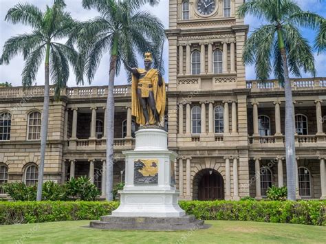 King Kamehameha I Statue in Honolulu, Hawaii — Stock Photo © jewhyte ...