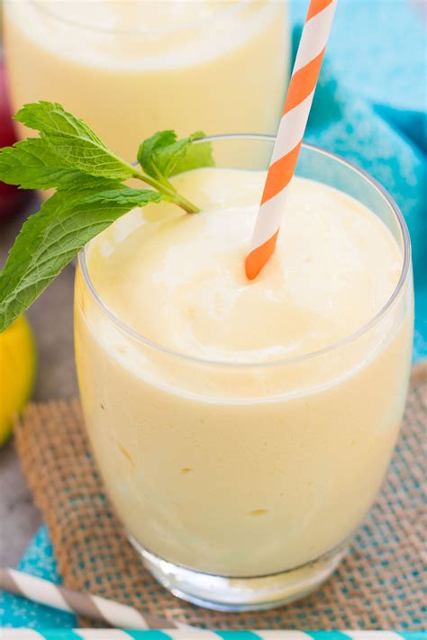 Mango Smoothie - Easy & Healthy Recipe!