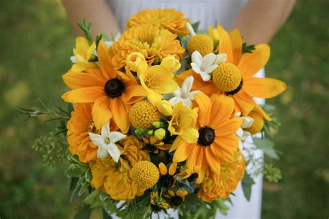 Summer Wedding Flower - 10 Popular Choices For A Bride Planning A ...