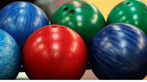 Urethane Vs Reactive Resin Bowling Balls: Compared and Explained ...