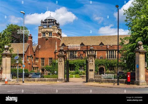 United reformed church hi-res stock photography and images - Alamy