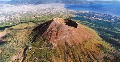 Napoli: All-inclusive Mount Vesuvius -puolipäiväkierros | GetYourGuide