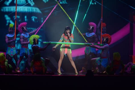 Katy Perry Performing on 2014 BRITS Live Show • CelebMafia