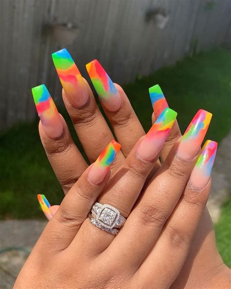 Tie-Dye Nails Is The Coolest Manicure Trends You Should Try Soon