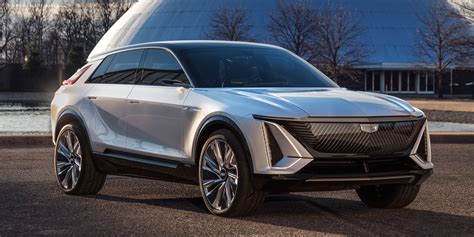 Cadillac reveals Lyriq electric crossover with 19-kW home charging ...