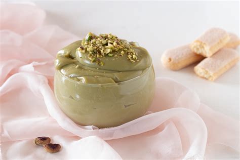 Pistachio cream - Italian recipes by GialloZafferano