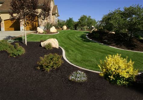 20 Beautiful Examples of Incorporating Mulch into Landscaping