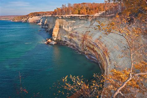 Towering cliffs of Pictured Rocks National Lakeshore Pictured Rocks ...