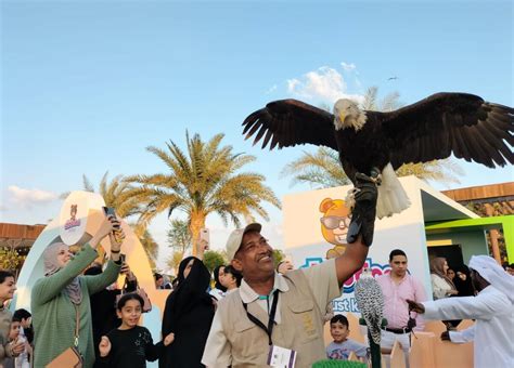 Video: Meet the 'bird whisperer' working at Al Ain Zoo for over 30 ...