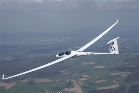 Glider in flight | Gliders, Balsa glider, Aircraft