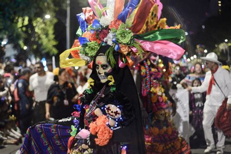 Día de los Muertos is a colorful tradition to remember loved ones. Here ...