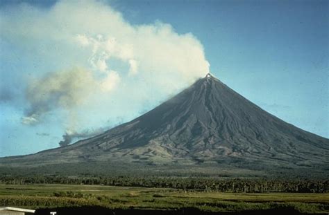 Global Volcanism Program | Image Collection | Hazards and Processes ...