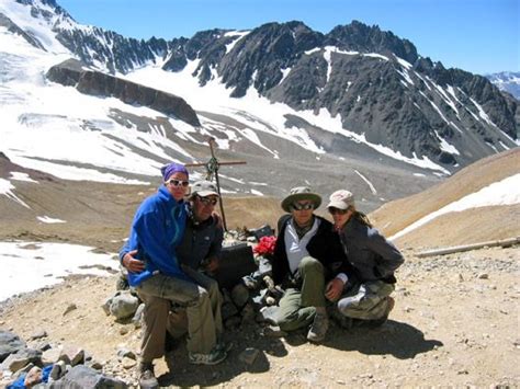 Nando Parrado and his family at the site. | Movie alive, Rugby team ...