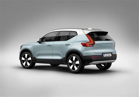 Volvo XC40 Momentum And Inscription Variants Coming Soon To India - CarSaar