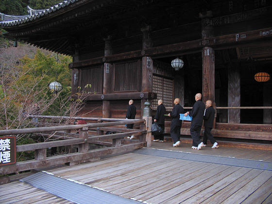 Hasedera Temple monks