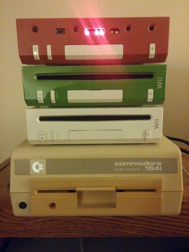 RVT-H Reader, RVT-R Reader, Wii RVL-001, and Commodore 1541C