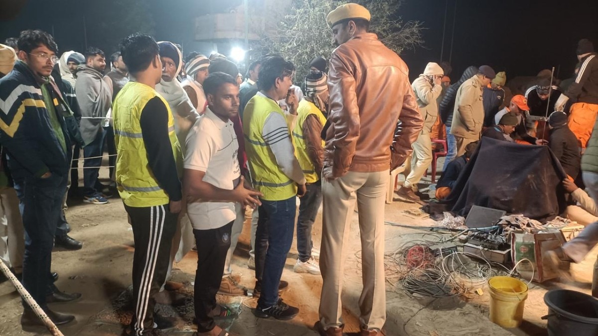 girl stuck in borewell