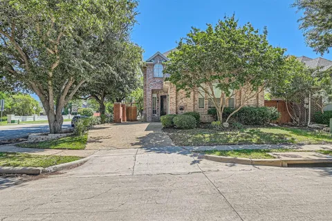 For Sale: 1409 Santa Fe Trl, Irving, TX 75063 | realtor.com®