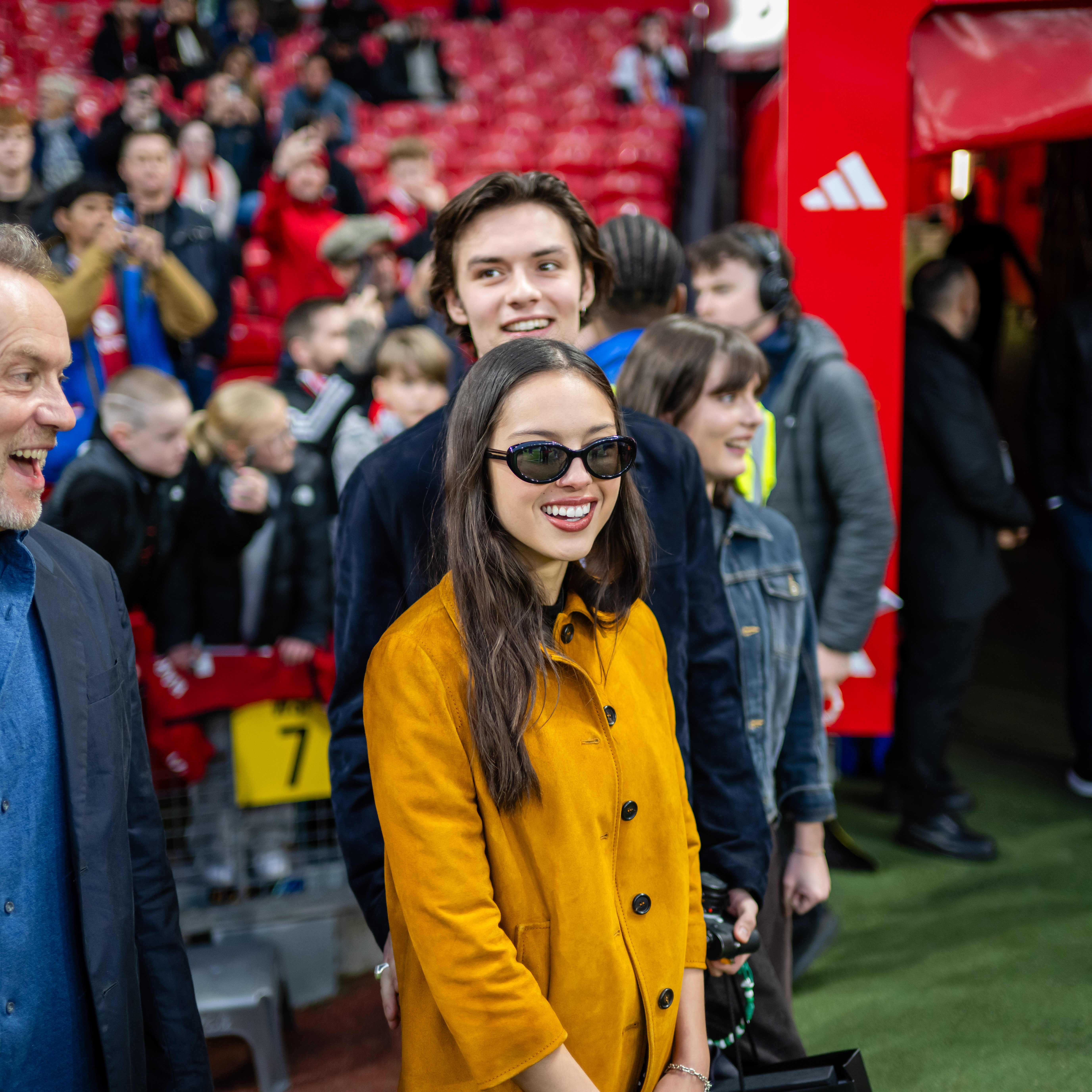 Louis Partridge & Olivia Rodrigo's Cute Pitchside Interaction Is Going Viral