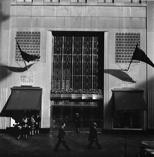 Bonwit Teller building in Manhattan randommusings.filminspector.com