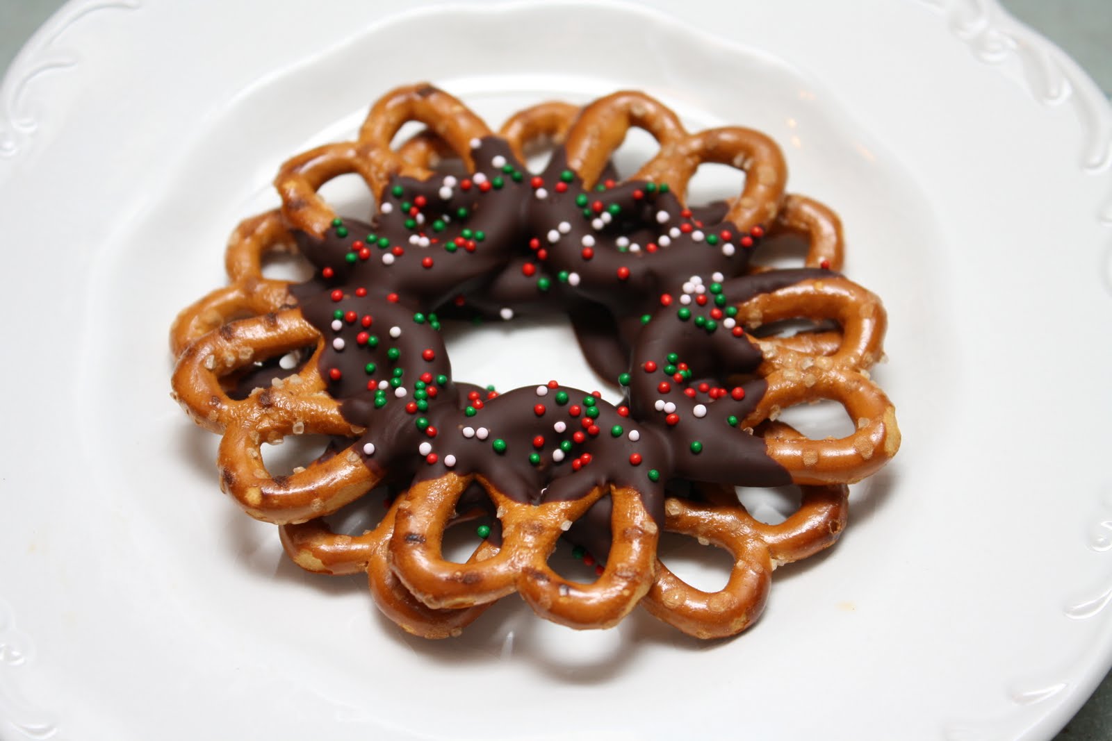 Recipes from Michelle's Kitchen: Pretzel Wreaths